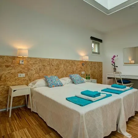 Camos Sleeps 4 Pool Wifi * Camos (Galicia)
