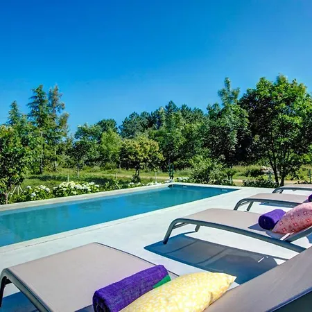 Camos Sleeps 4 Pool Wifi Villa